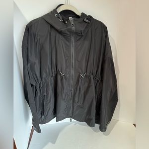Burberry women’s raincoat Sz US 8 NEW